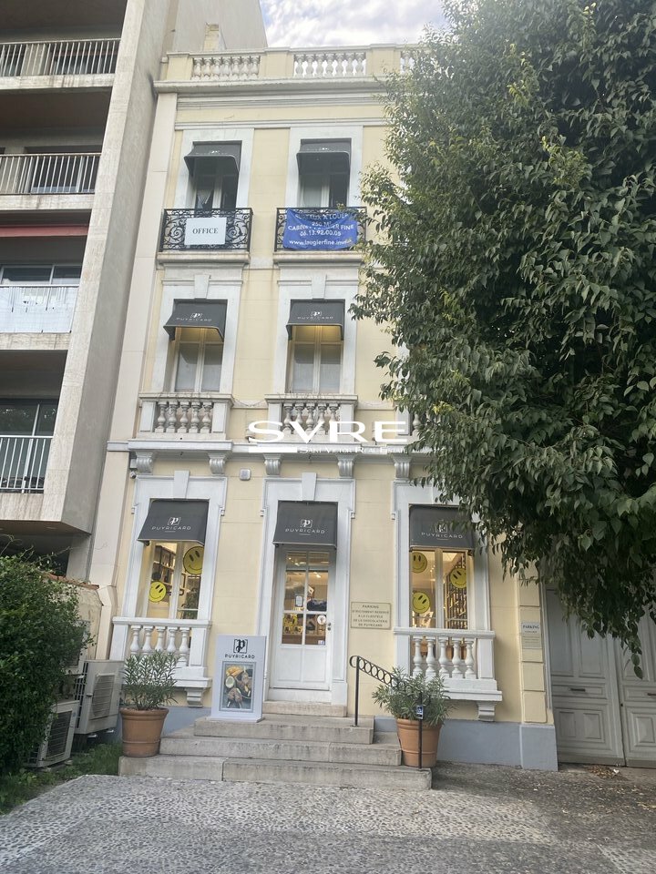 Local commercial 250 m² · à Marseille 08 · 250 m² · 4 213 €/mois