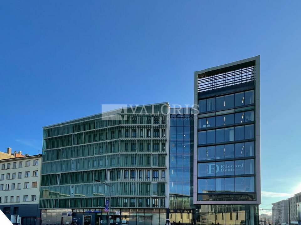 Local commercial 1698 m² · à Lyon 07 · 1 698 m² · 33 790 €/mois