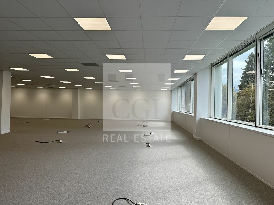 Local commercial 370 m² · à Eybens · 370 m² · 5 507 €/mois