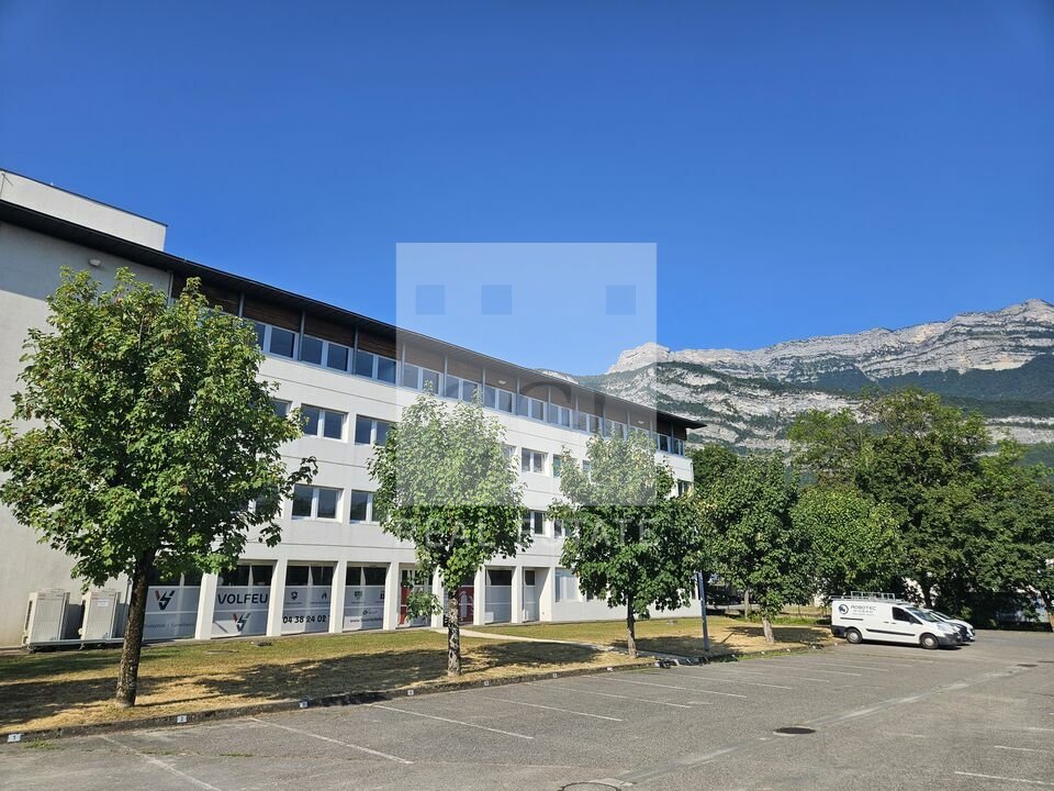 Local commercial 1042 m² · à Varces Allieres Et Risset · 1 042 m² · 1 122 170 €