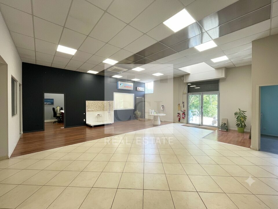 Local commercial 400 m² · à Grenoble · 400 m² · 1 967 €/mois