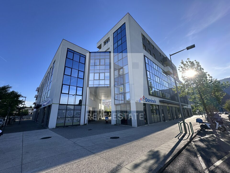 Local commercial 311 m² · à Seyssinet Pariset · 311 m² · 5 376 €/mois
