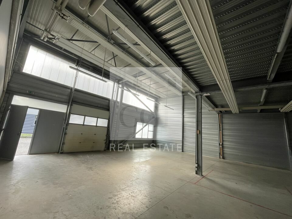Local commercial 543 m² · à Fontaine · 543 m² · 4 715 €/mois