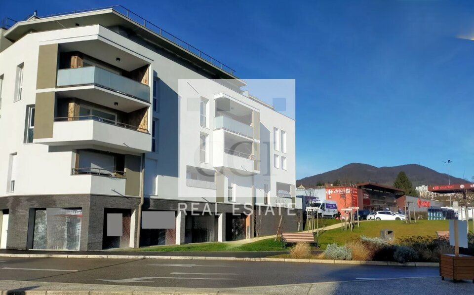 Local commercial 329 m² · à Voiron · 329 m² · 4 798 €/mois