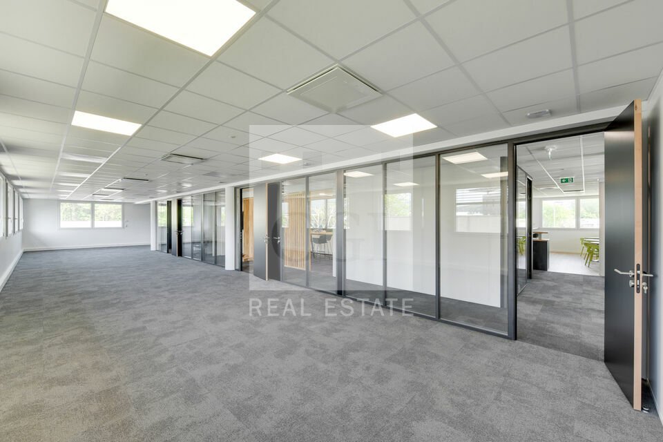 Local commercial 371 m² · à Eybens · 371 m² · 4 854 €/mois
