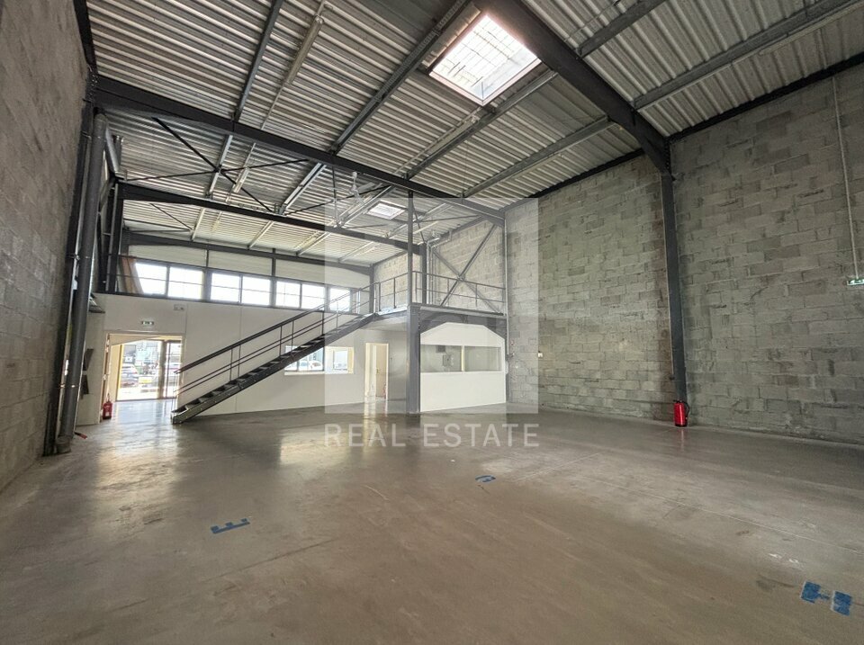 Local commercial 326 m² · à Echirolles · 326 m² · 3 296 €/mois