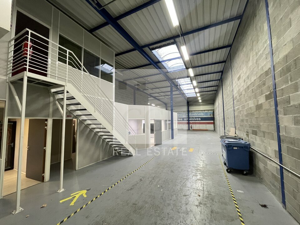 Local commercial 387 m² · à St Martin le Vinoux · 387 m² · 2 592 €/mois