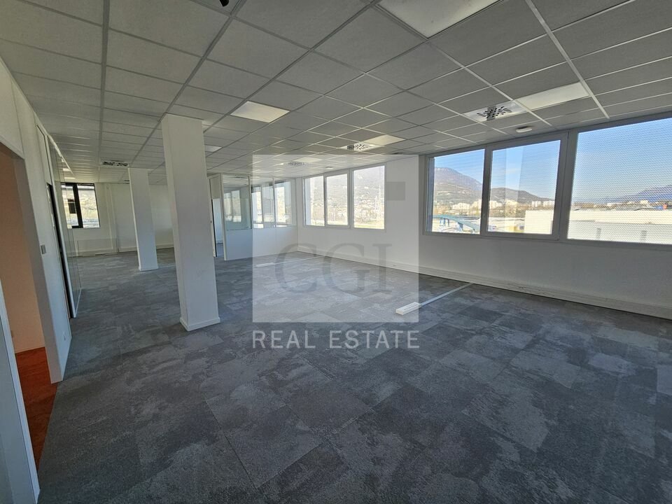 Local commercial 407 m² · à Echirolles · 407 m² · 5 596 €/mois
