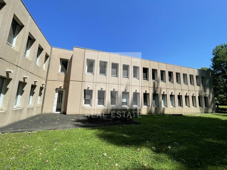 Local commercial 276 m² · à Meylan · 276 m² · 552 000 €