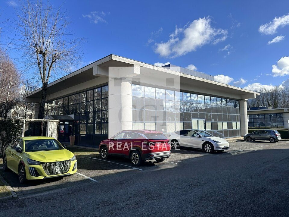 Local commercial 402 m² · à Meylan · 402 m² · 590 000 €