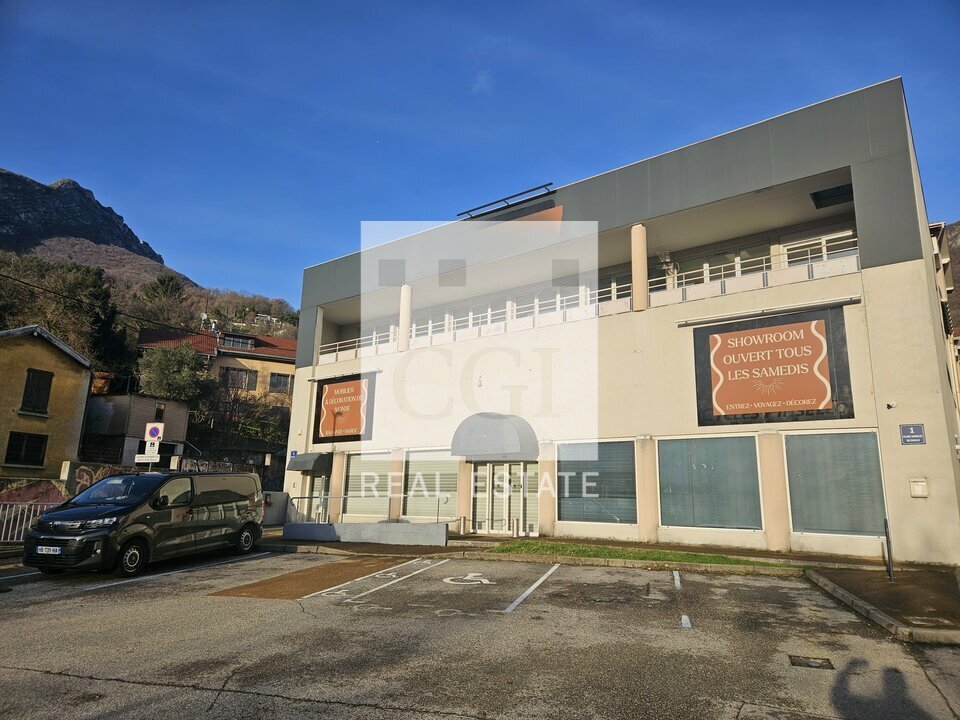 Local commercial 553 m² · à St Martin le Vinoux · 553 m² · 4 546 €/mois