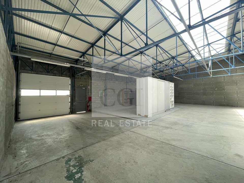 Local commercial 442 m² · à Fontaine · 442 m² · 3 058 €/mois