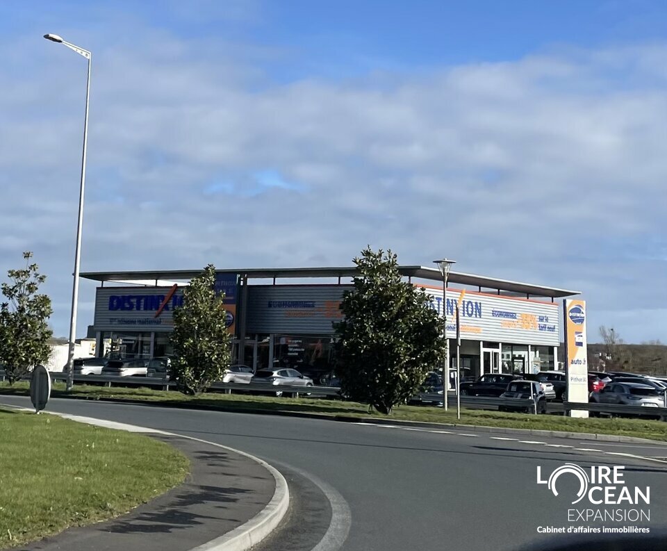 Local commercial 1228 m² · à Cholet · 1 228 m² · 13 270 €/mois