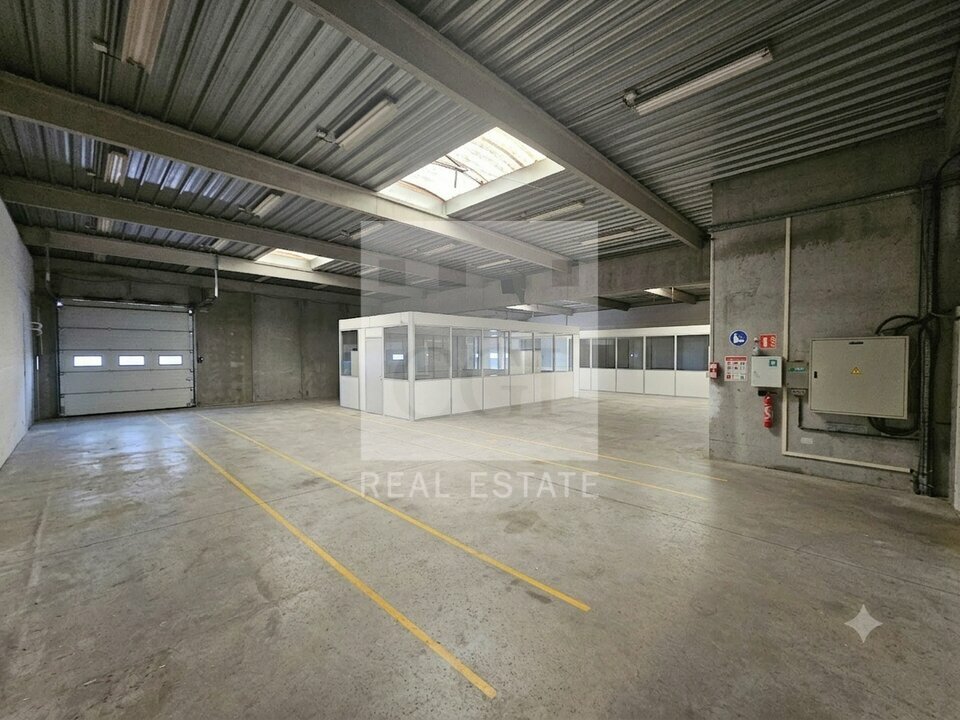 Local commercial 408 m² · à St Martin D Heres · 408 m² · 489 600 €