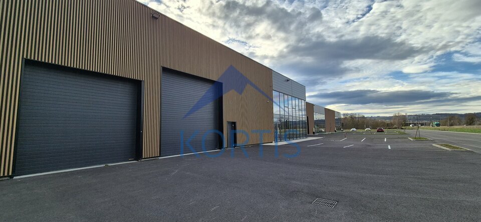 Local commercial 1827 m² · à Ambérieux · 1 827 m² · 16 566 €/mois