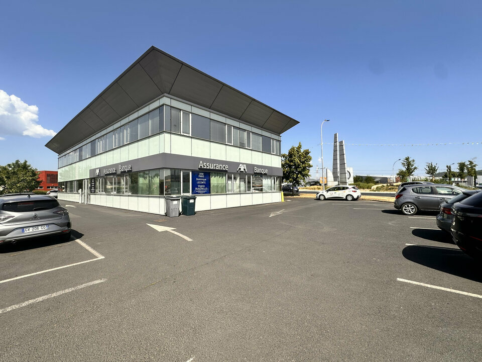 Local commercial 328 m² · à Issoire · 328 m² · 7 917 €/mois