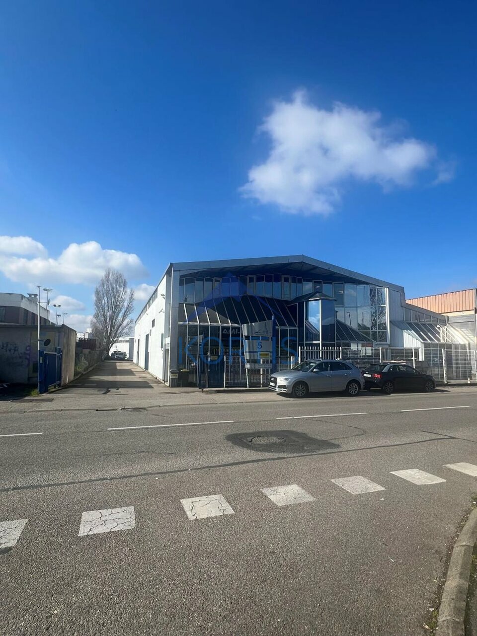 Local commercial 2140 m² · à Vaulx-en-Velin · 2 140 m² · 9 940 €/mois