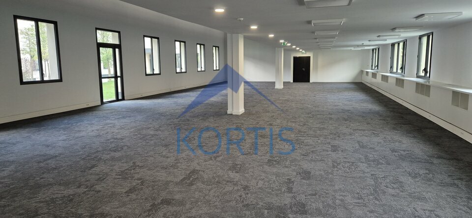 Local commercial 1827 m² · à Vénissieux · 1 827 m² · 23 939 €/mois