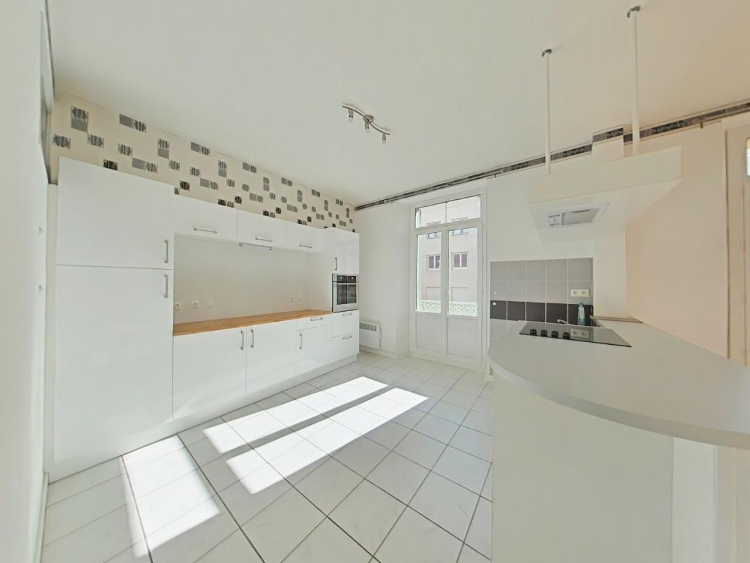 Appartement 3 pièces 74 m² · à Bourg de Peage · 74 m² · 700 €/mois