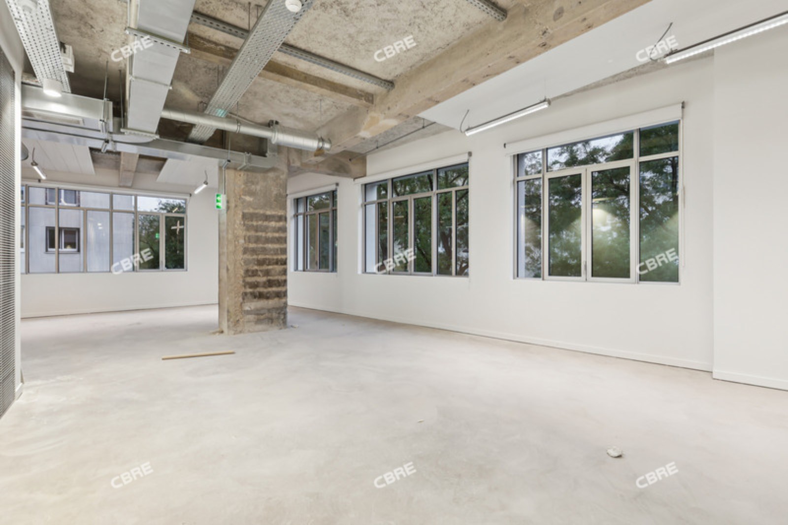 Local commercial 583 m² · à Paris 11e Arrondissement · 583 m² · 54 €/mois