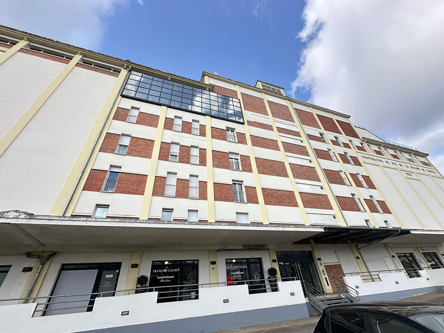 Local commercial 94 m² · à St Julien les Villas · 94 m² · 1 178 €/mois