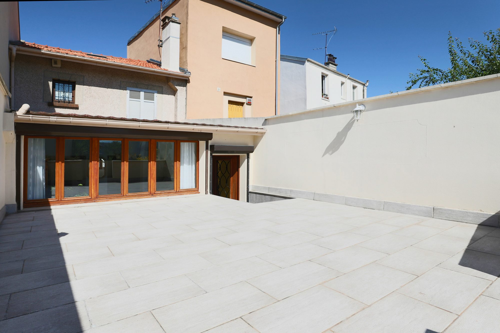 Maison – MONTREUIL SEINE-SAINT-DENIS ILE-DE-FRANCE - Vue 2