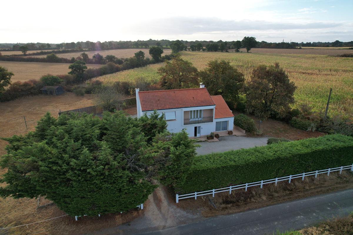 Maison 8 pièces 185 m² · à Saint-Hilaire-de-Chaléons · 185 m² · 285 000 €