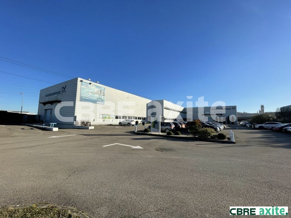 Local commercial 3838 m² · à St Quentin Fallavier · 3 838 m² · 3 953 140 €