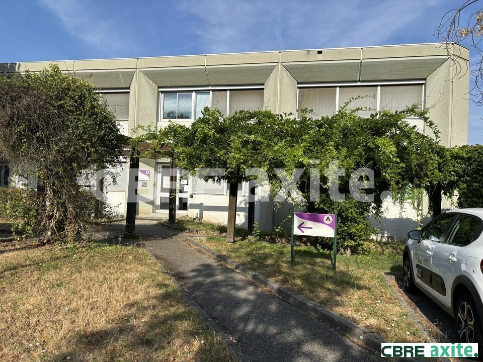 Local commercial 418 m² · à Bourgoin Jallieu · 418 m² · 5 735 €/mois