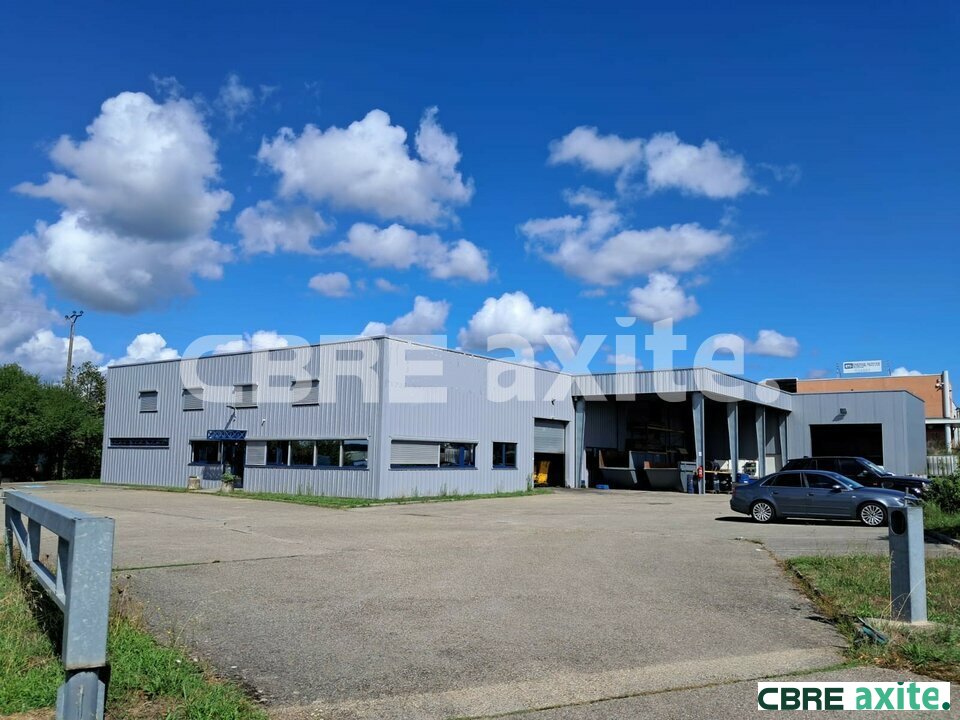 Local commercial 1063 m² · à Frontonas · 1 063 m² · 6 500 €/mois