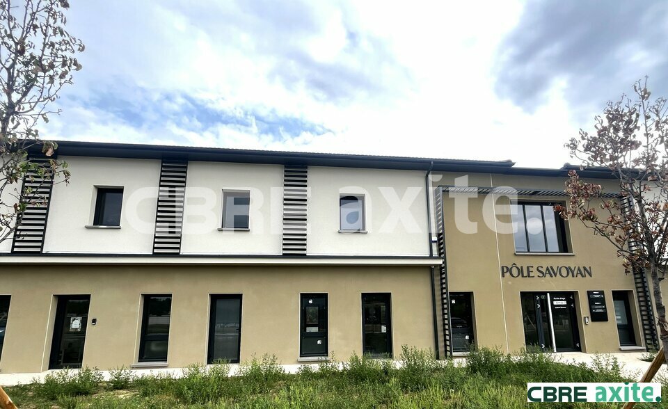 Local commercial 80 m² · à Heyrieux · 80 m² · 176 400 €