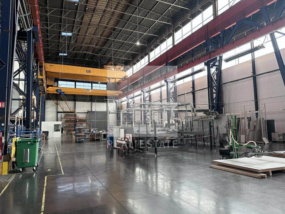 Local commercial 4043 m² · à Grenoble · 4 043 m² · 22 773 €/mois