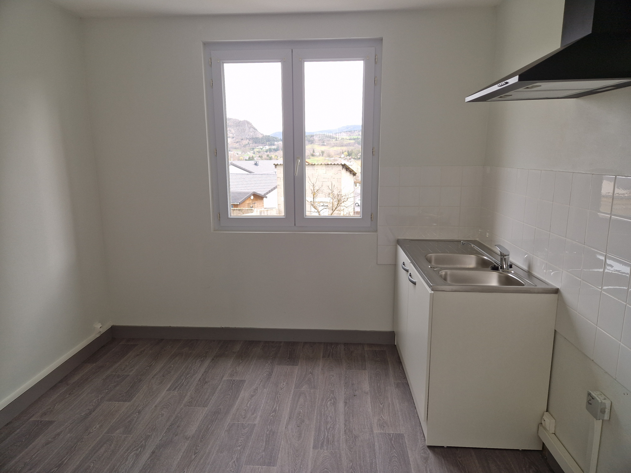 Maison – ST JULIEN CHAPTEUIL HAUTE-LOIRE AUVERGNE-RHÔNE-ALPES - Vue 4