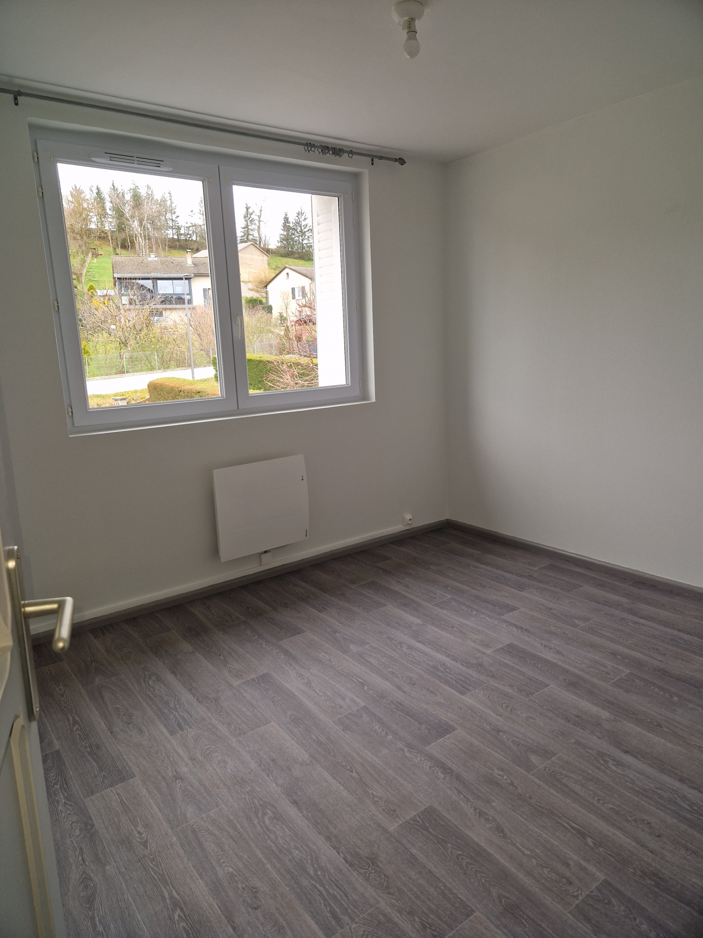 Maison – ST JULIEN CHAPTEUIL HAUTE-LOIRE AUVERGNE-RHÔNE-ALPES - Plus