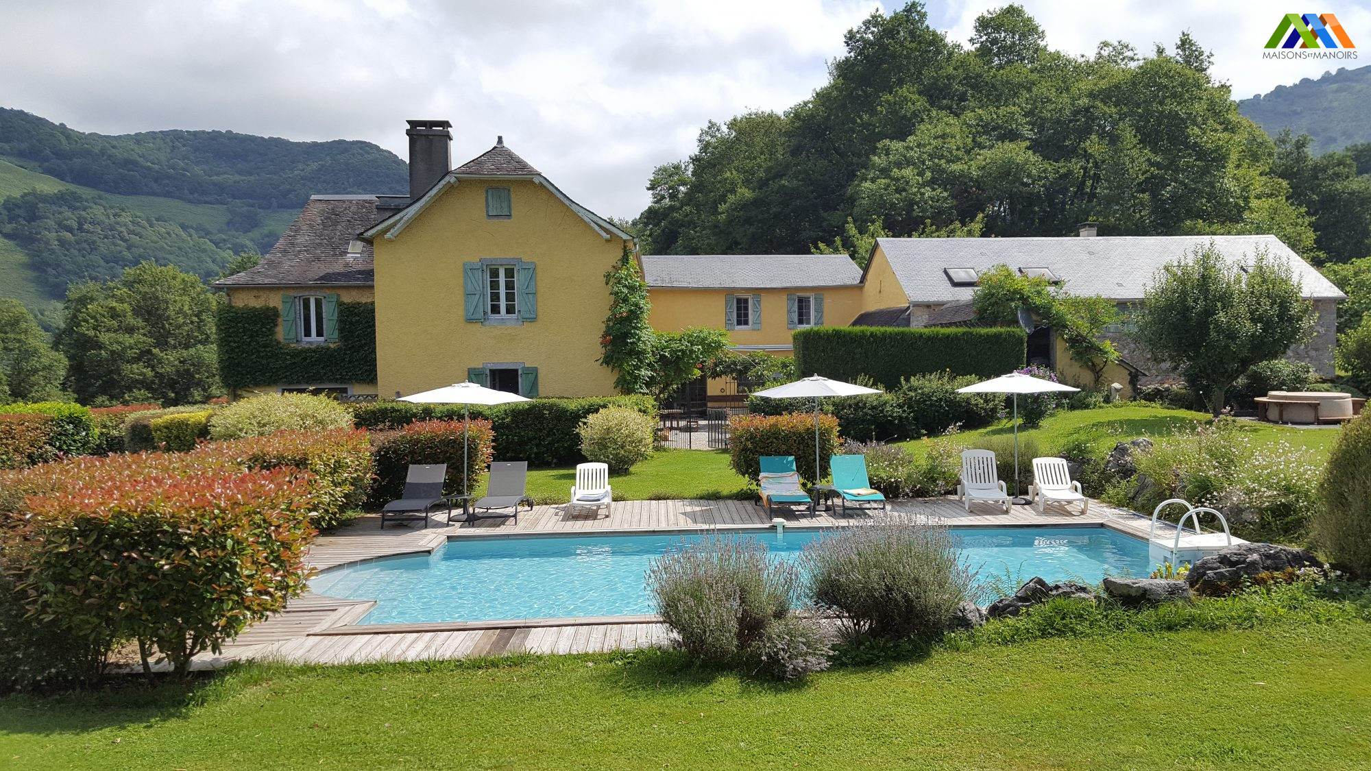 Maison 13 pièces 437 m² · à Issor · 437 m² · 720 000 €