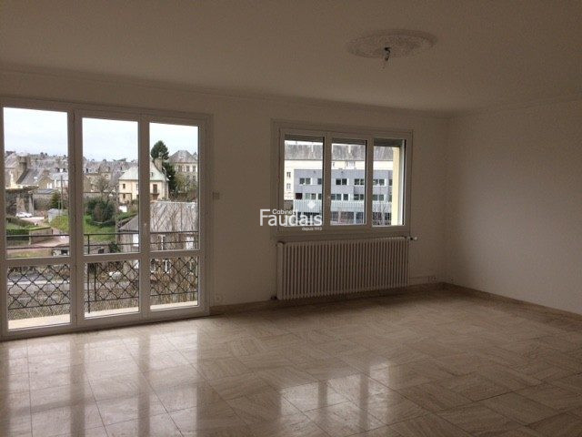 Appartement 5 pièces 122 m² · à Coutances · 122 m² · 752 €/mois