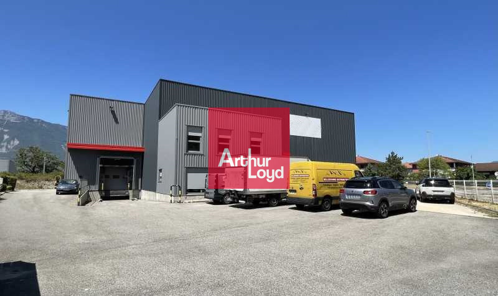 Local commercial 620 m² · à Le Versoud · 620 m² · 1 160 000 €