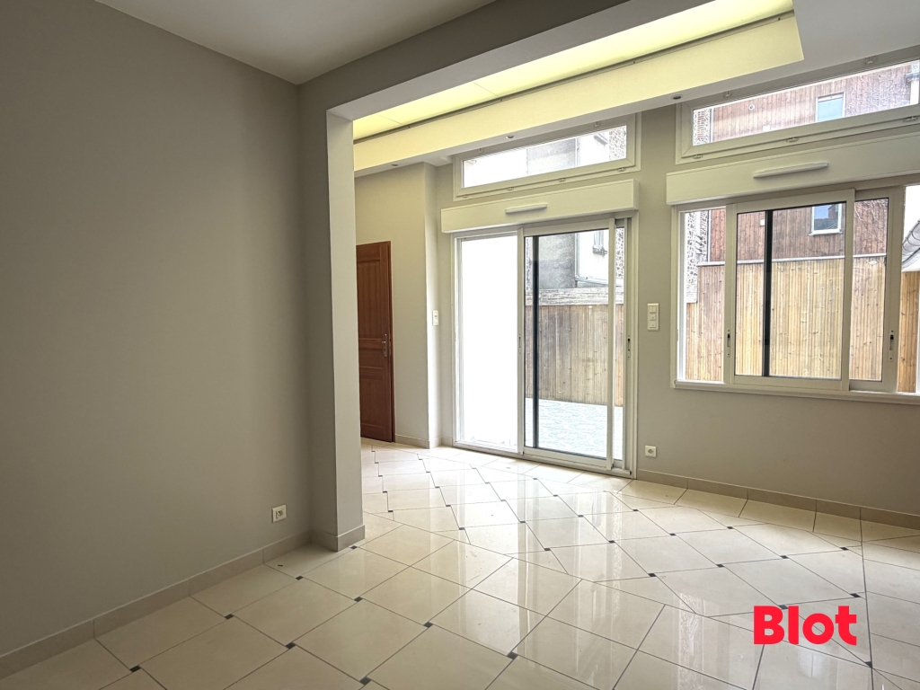 Appartement 4 pièces 91 m² · à Fougeres · 91 m² · 855 €/mois