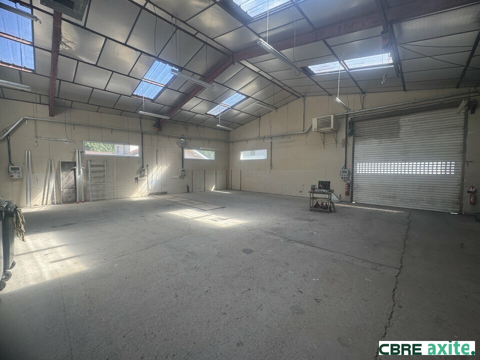 Local commercial 440 m² · à Eybens · 440 m² · 2 000 €/mois