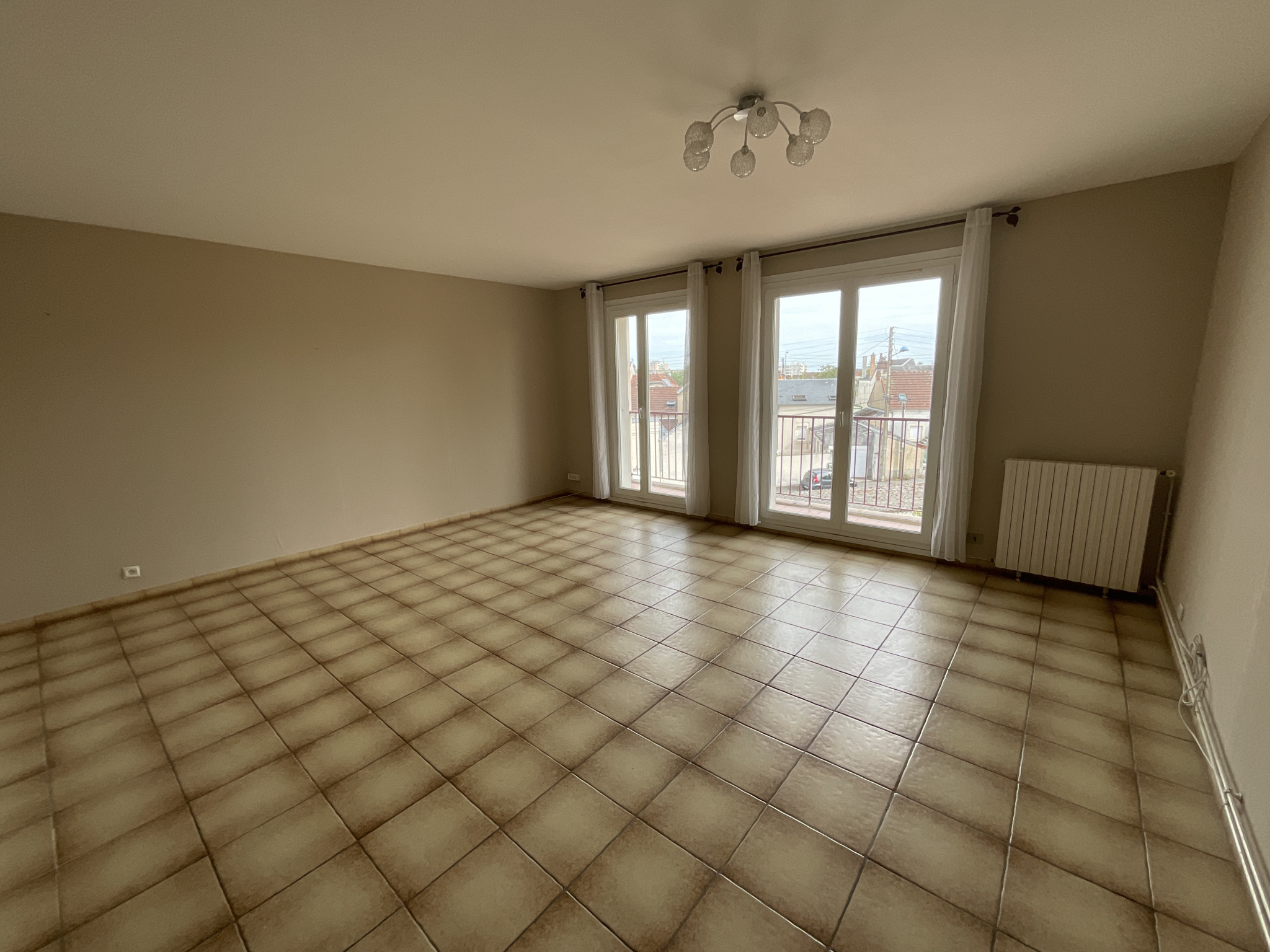 Appartement 5 pièces 105 m² · à Bourges · 105 m² · 880 €/mois