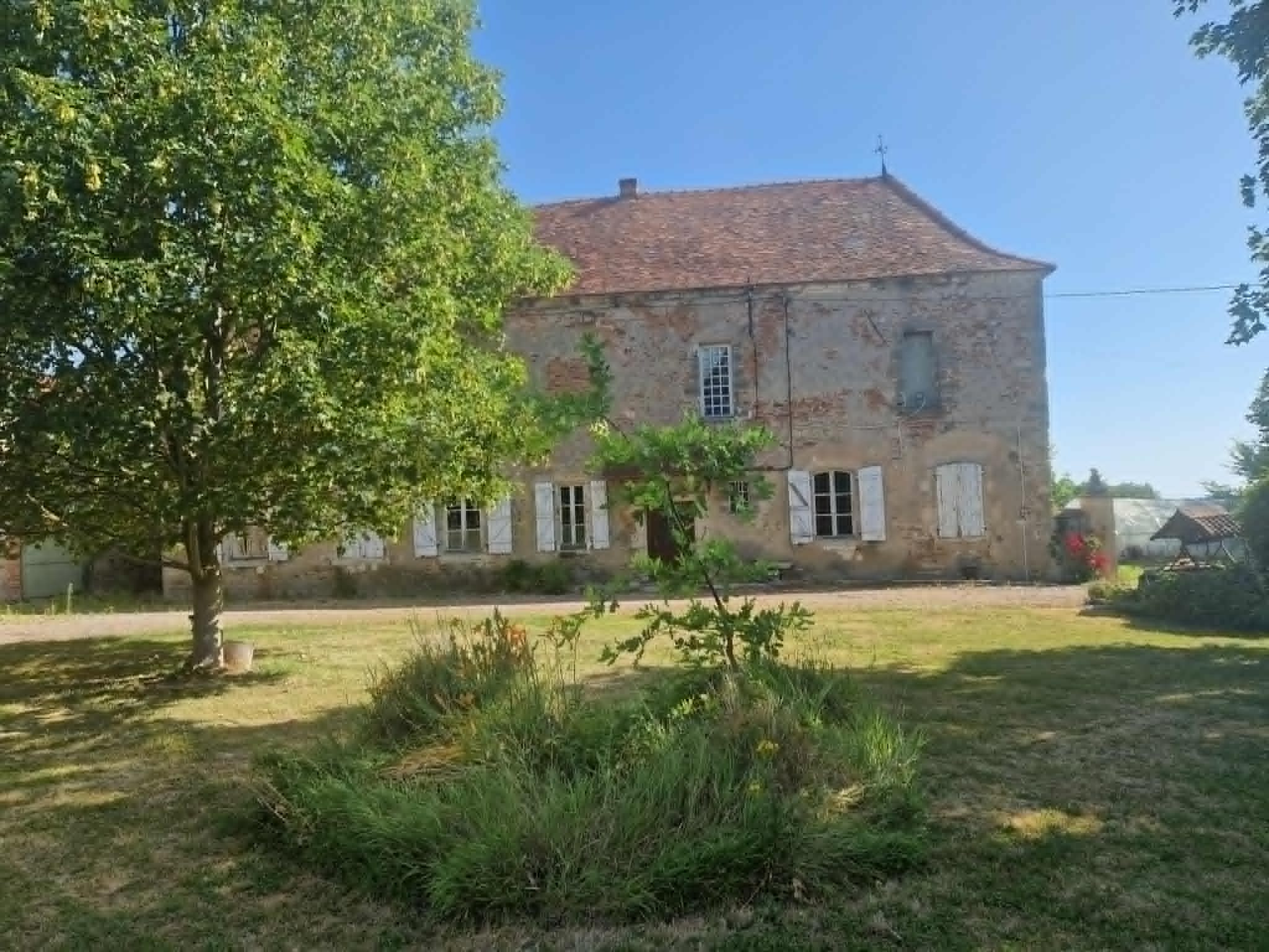Maison 8 pièces 220 m² · à Espinasse Vozelle · 220 m² · 273 000 €