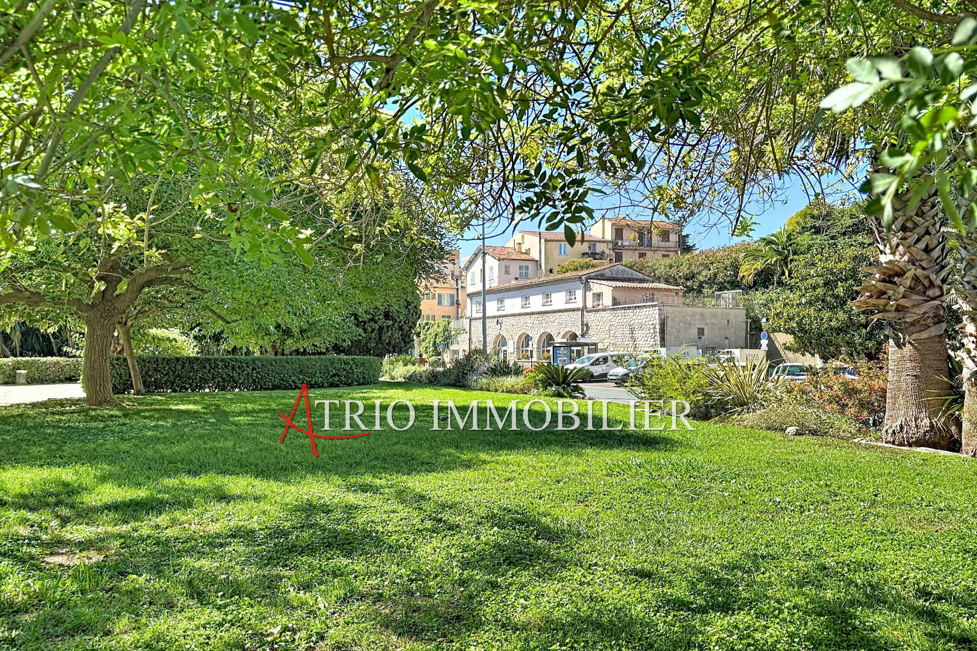 Maison – ST LAURENT DU VAR ALPES-MARITIMES PROVENCE-ALPES-COTE-D-AZUR - Vue 2