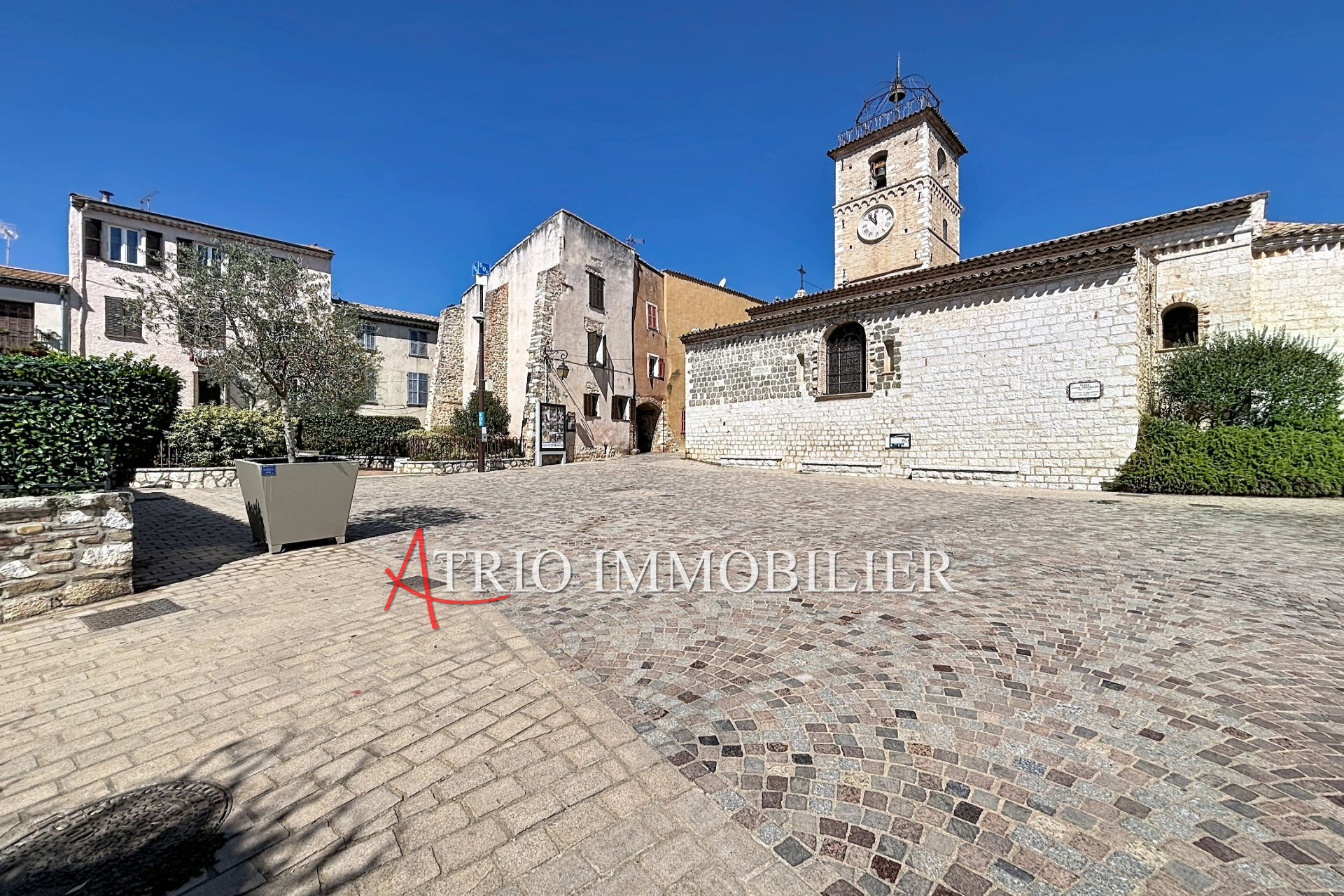 Maison – ST LAURENT DU VAR ALPES-MARITIMES PROVENCE-ALPES-COTE-D-AZUR - Vue 3