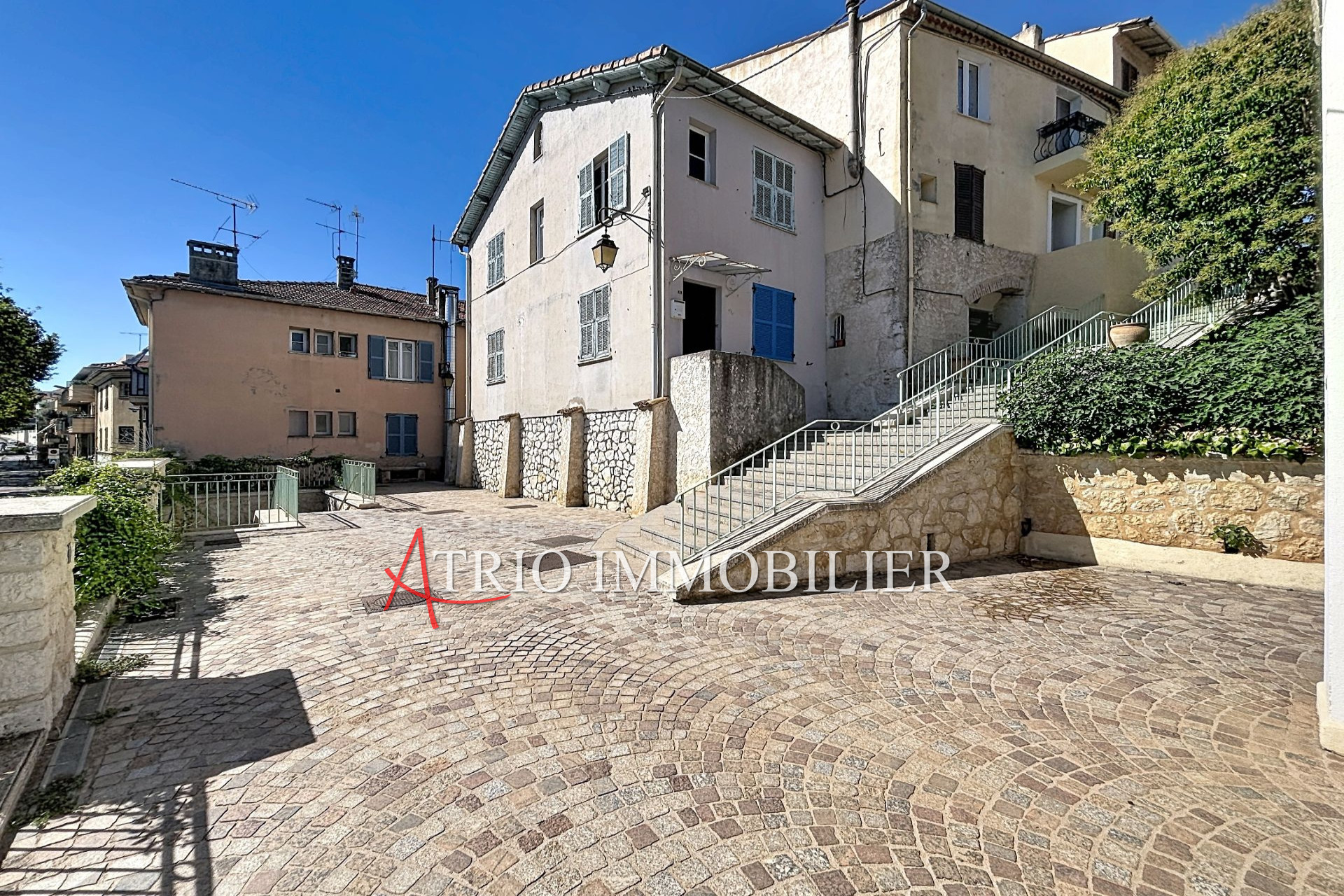 Maison – ST LAURENT DU VAR ALPES-MARITIMES PROVENCE-ALPES-COTE-D-AZUR - Vue 4