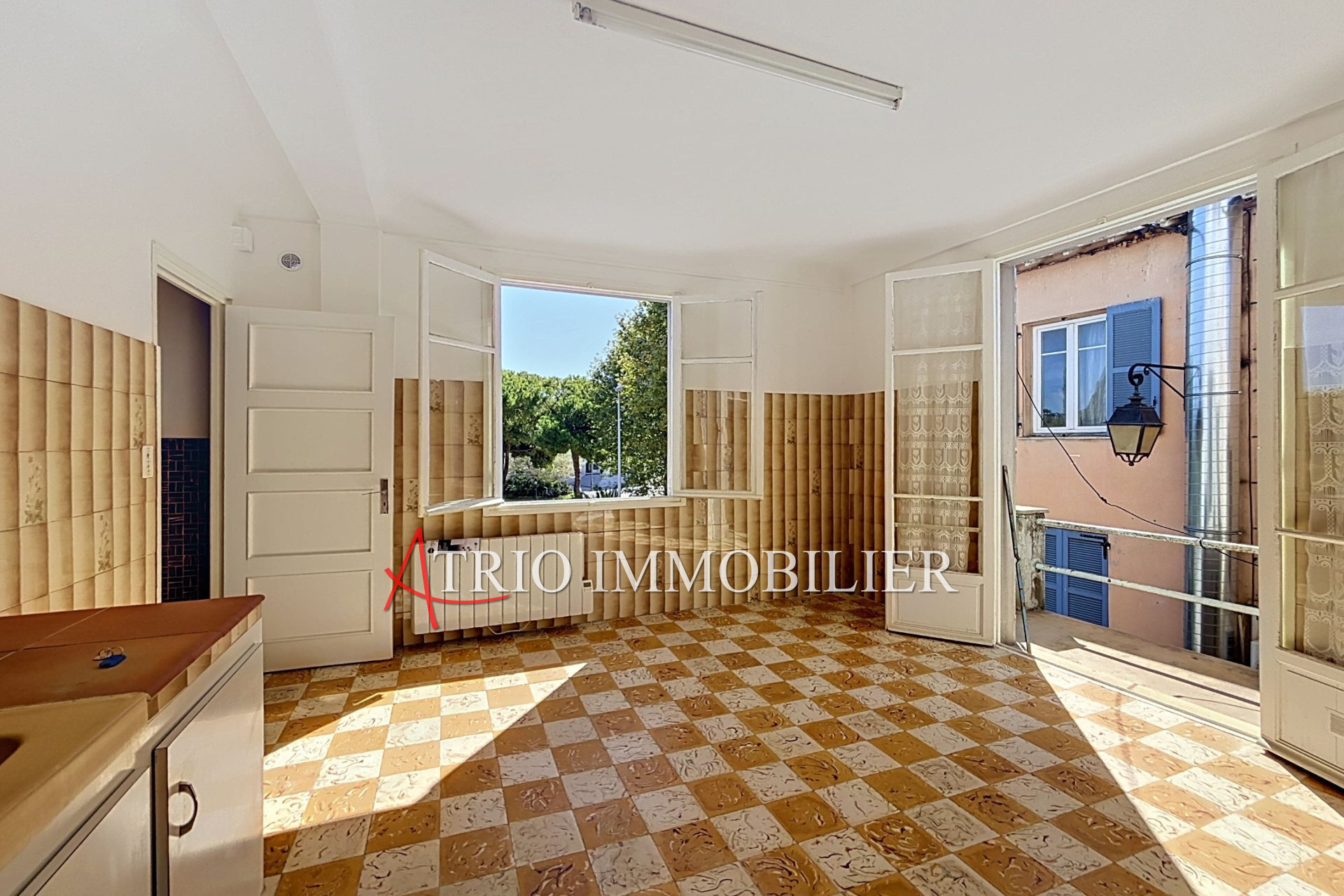 Maison – ST LAURENT DU VAR ALPES-MARITIMES PROVENCE-ALPES-COTE-D-AZUR - Plus