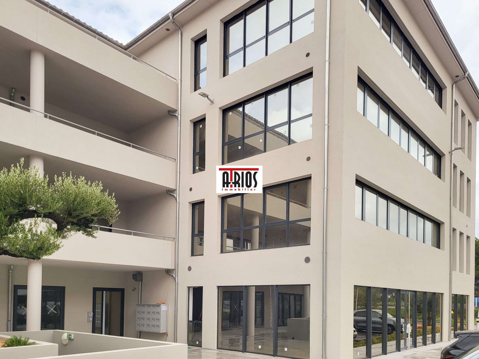 Local commercial 100 m² · à Aubagne · 100 m² · 1 500 €/mois