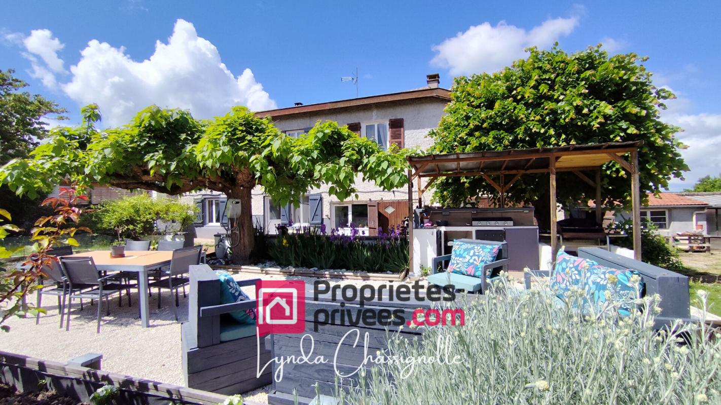 Maison 7 pièces 185 m² · à Vougy · 185 m² · 319 000 €