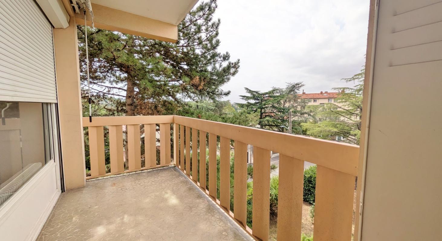 Appartement 4 pièces 74 m² · à Ste Foy les Lyon · 74 m² · 185 000 €