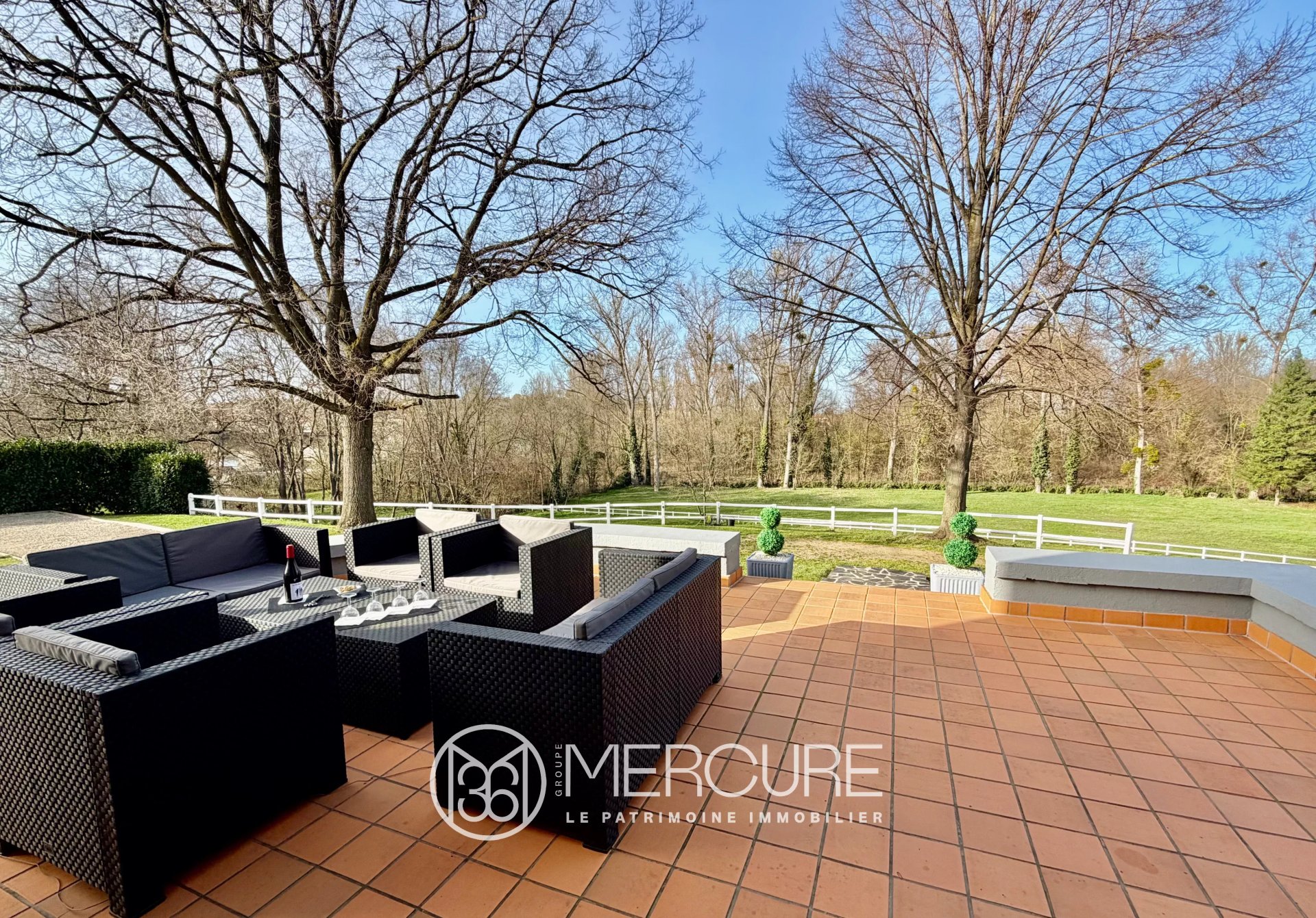 Maison 12 pièces 325 m² · à Pont du Chateau · 325 m² · 845 000 €