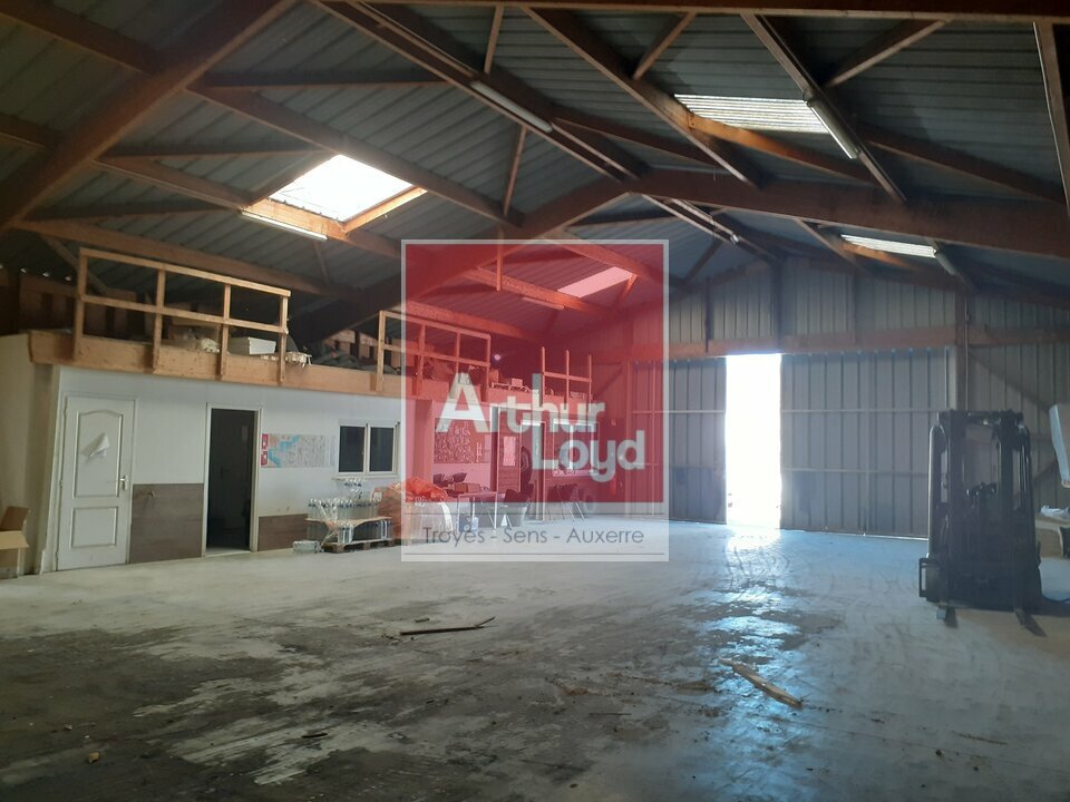 Local commercial 302 m² · à Troyes · 302 m² · 1 400 €/mois